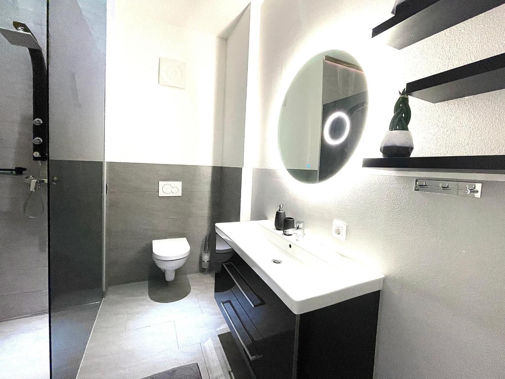 Alpenluxus Presents Design Lodge - Terrace & Car Park 크람사흐 외부 사진